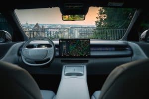 XPENG G6, Cockpit mit Lenkrad, Fahrerdisplay und Mittelbildschirm