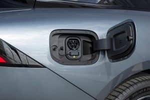 XPENG P7+, geöffnete Ladeklappe mit CCS-Anschluss